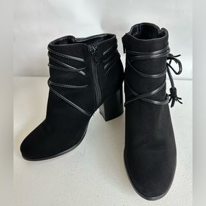 Andrea Tassel Ankle Black Booties Size 8.5
